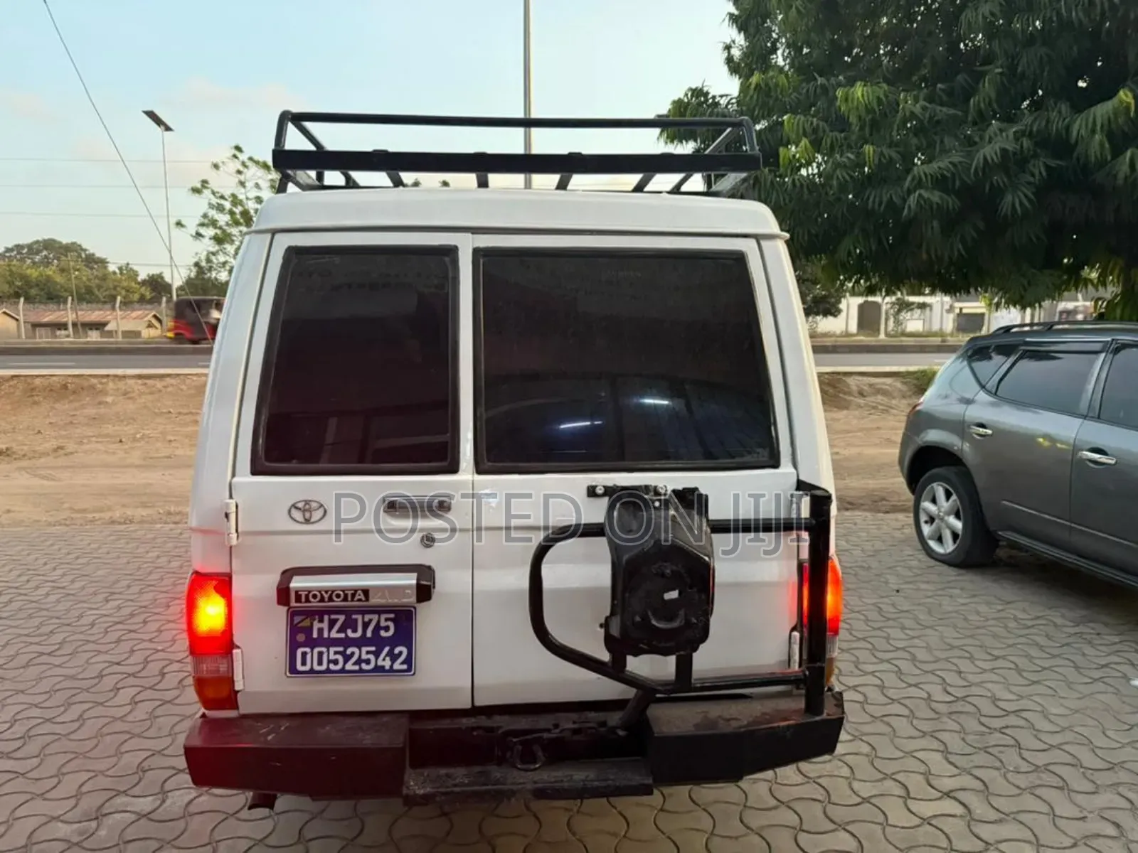 Toyota Land Cruiser 2005 White