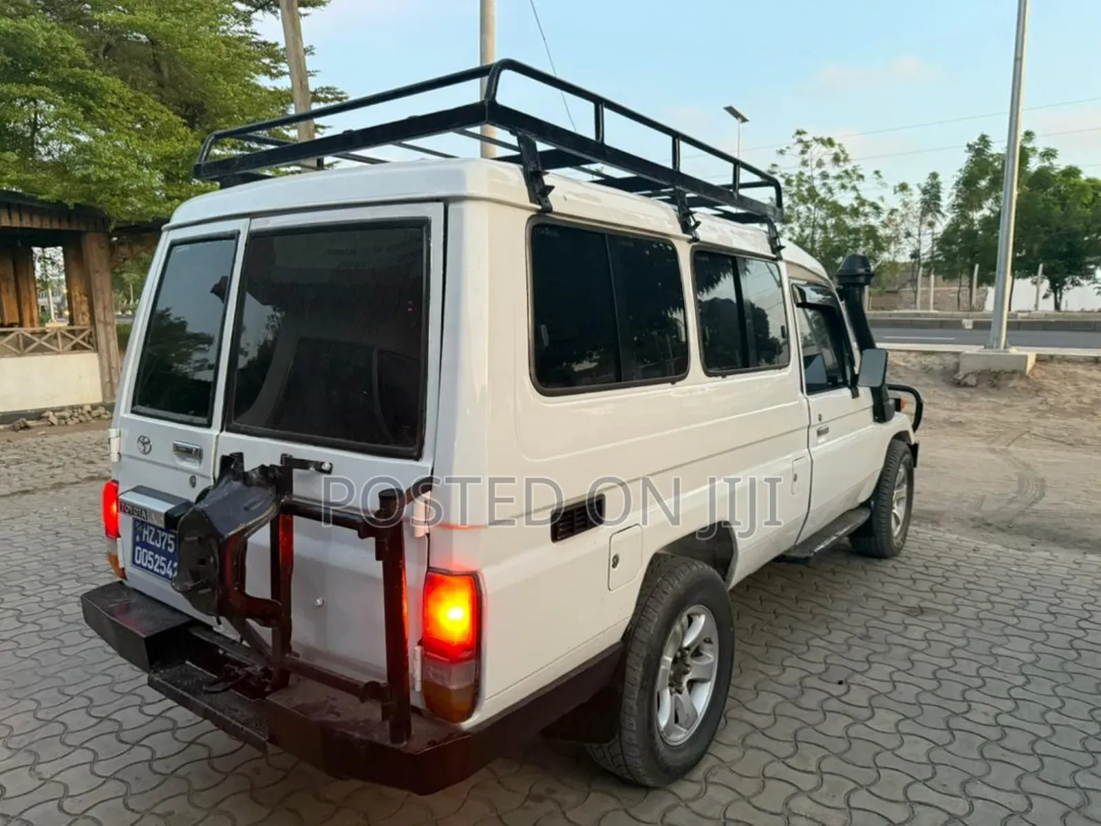 Toyota Land Cruiser 2005 White