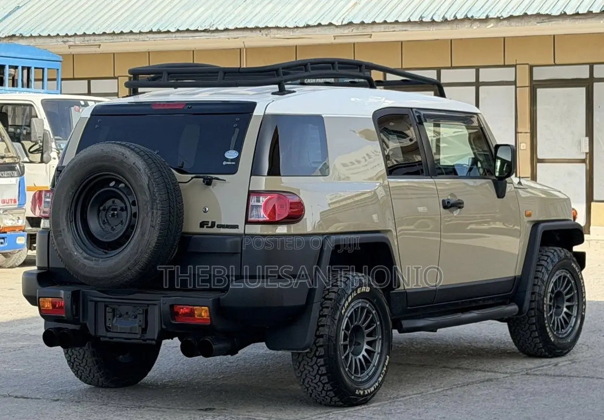Toyota FJ Cruiser 2014 Beige