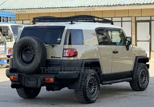 Toyota FJ Cruiser 2014 Beige