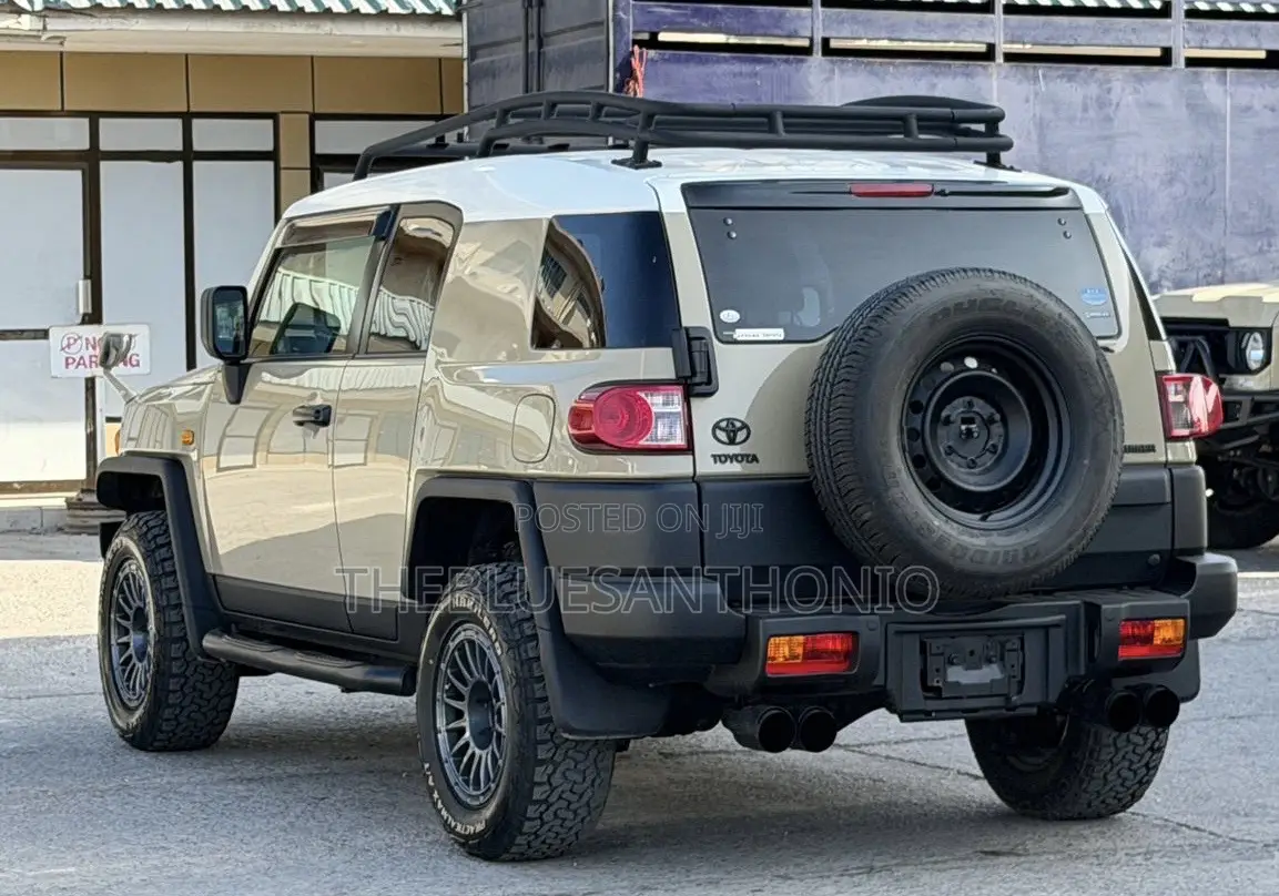 Toyota FJ Cruiser 2014 Beige