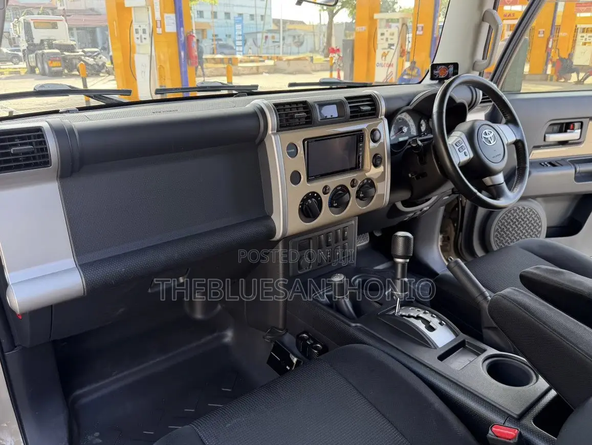 Toyota FJ Cruiser 2014 Beige