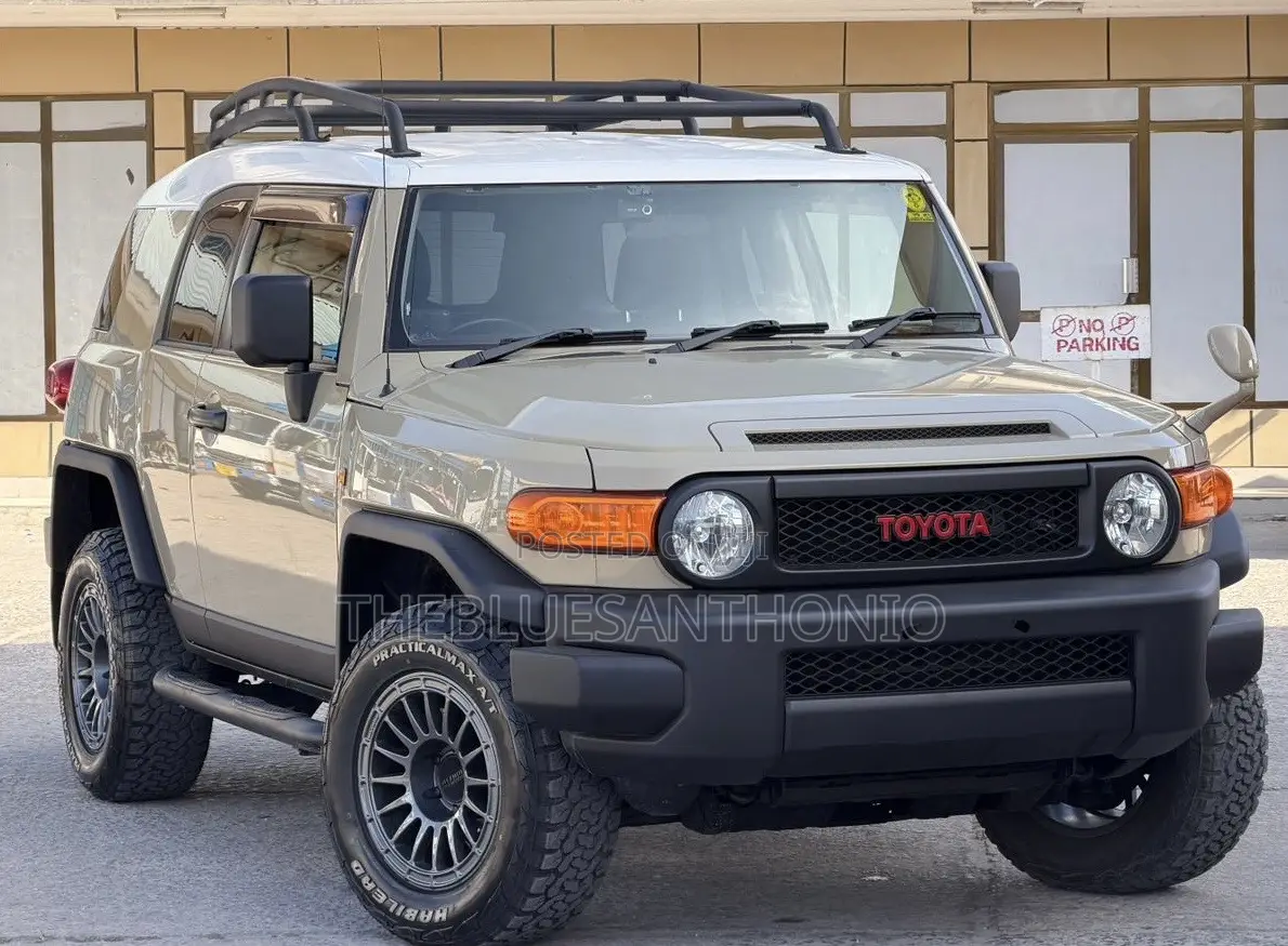 Toyota FJ Cruiser 2014 Beige