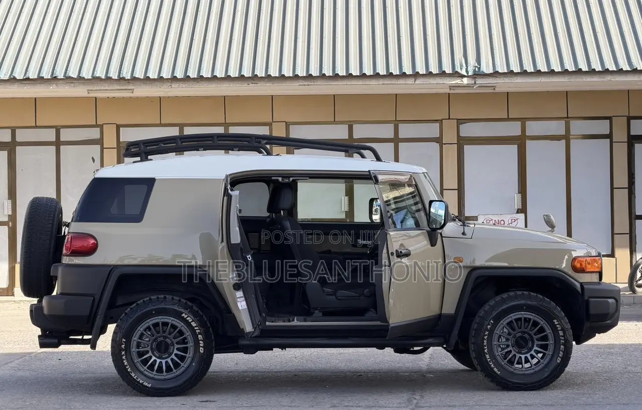 Toyota FJ Cruiser 2014 Beige