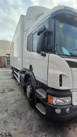 2015 Scania P380 Refrigerator Truck
