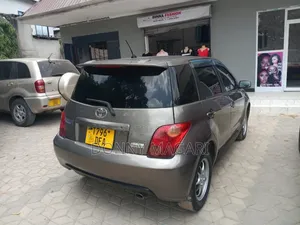 Toyota IST 2004 Gray