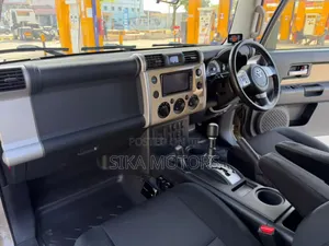 Toyota FJ Cruiser 4X2 2013 Ivory