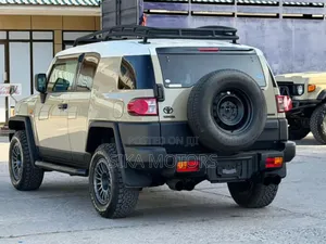 Toyota FJ Cruiser 4X2 2013 Ivory