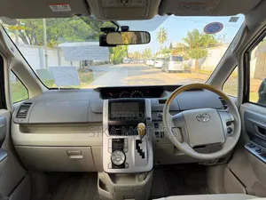 Toyota Noah 2.0 143hp AWD (7 Seater) 2008 Black