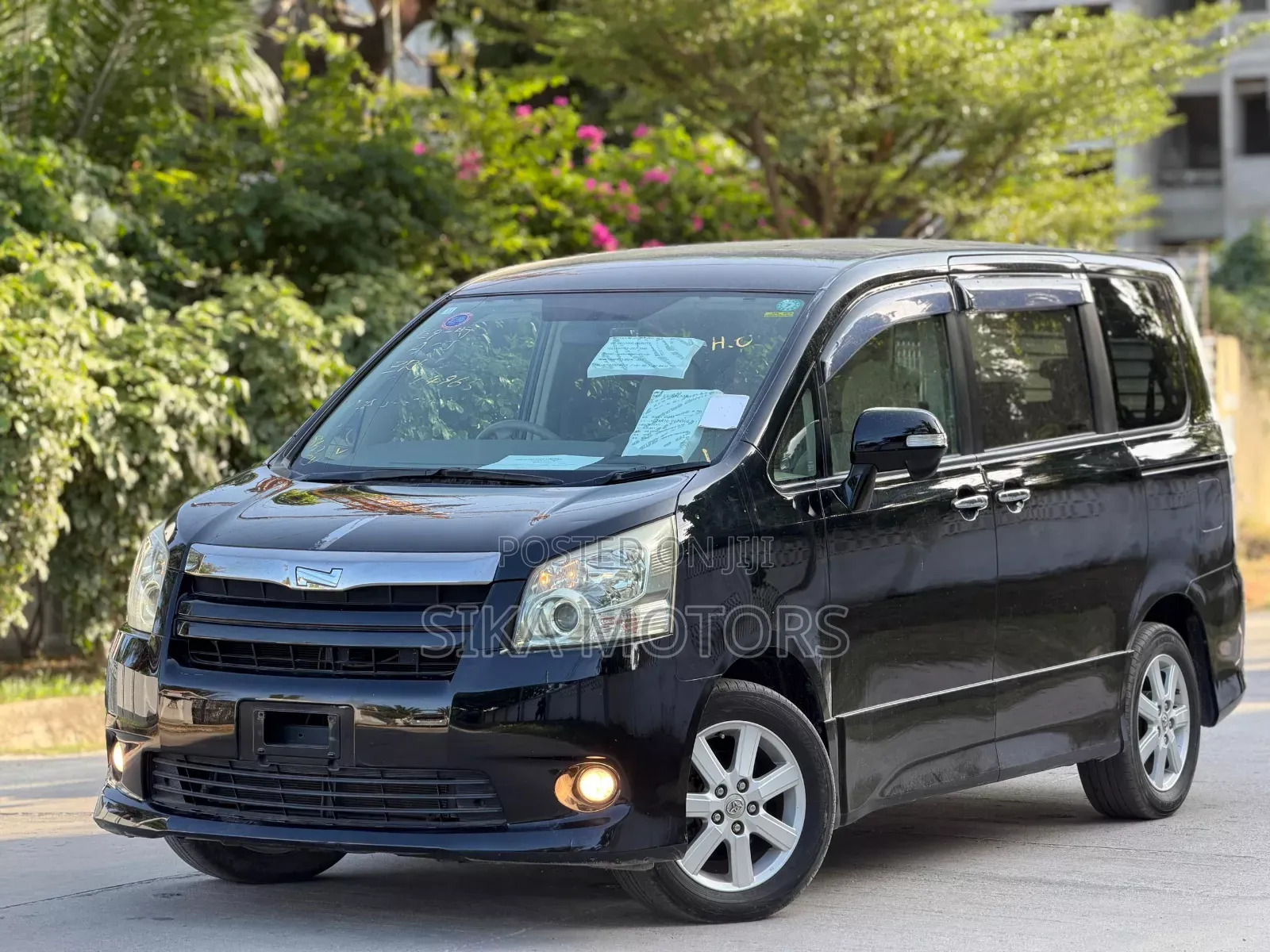 Toyota Noah 2.0 143hp AWD (7 Seater) 2008 Black
