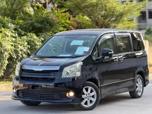 Toyota Noah 2.0 143hp AWD (7 Seater) 2008 Black