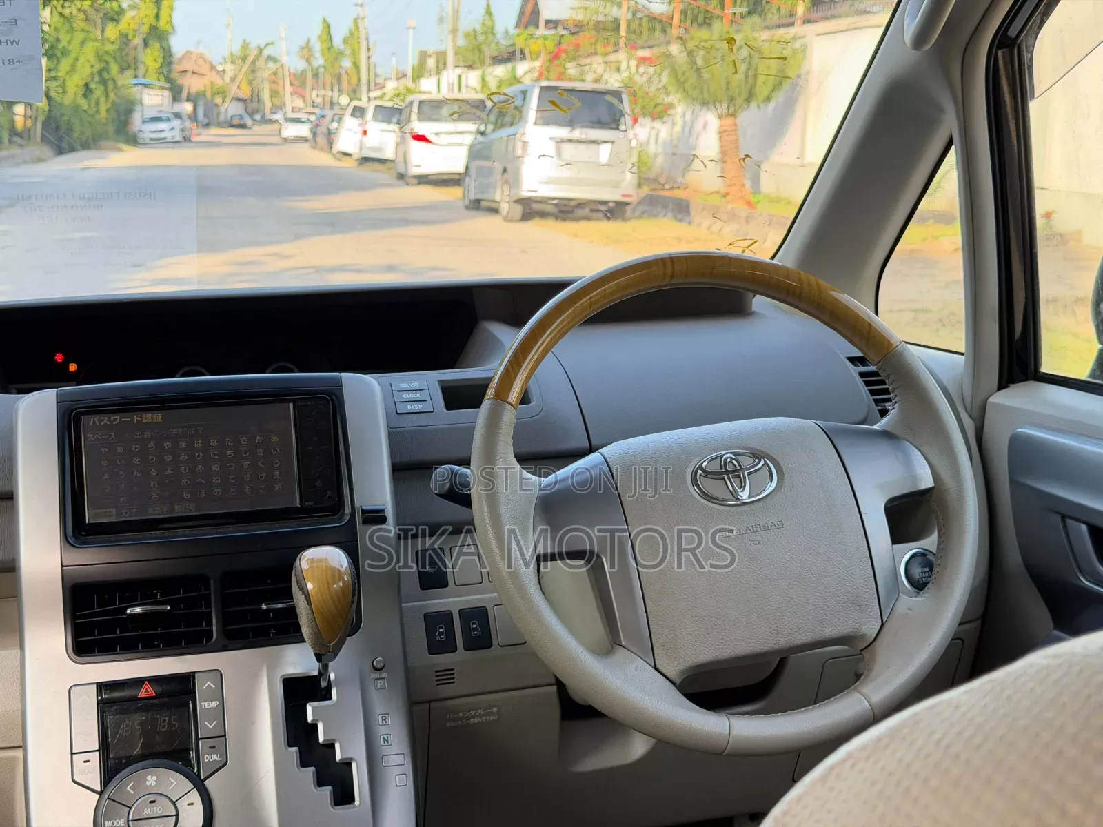 Toyota Noah 2.0 143hp AWD (7 Seater) 2008 Black