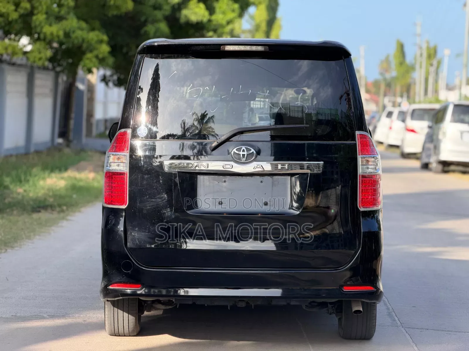 Toyota Noah 2.0 143hp AWD (7 Seater) 2008 Black