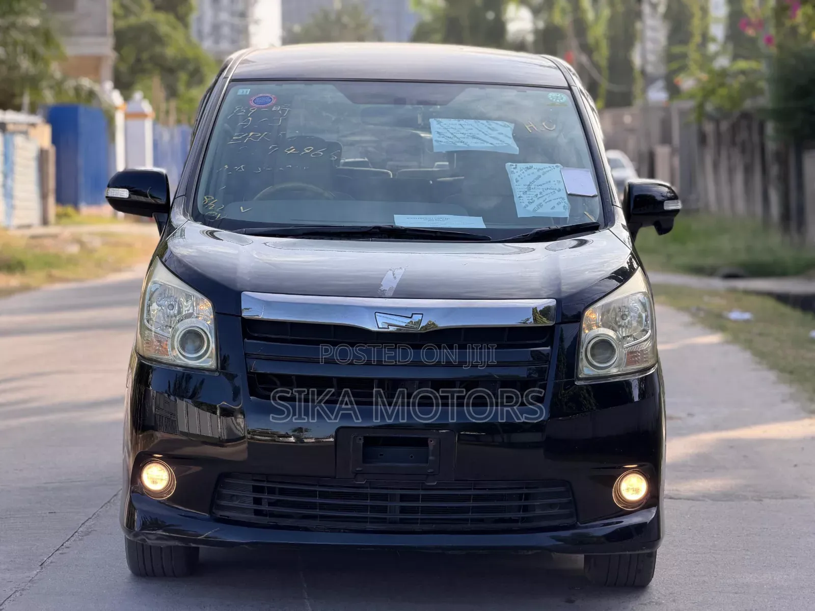 Toyota Noah 2.0 143hp AWD (7 Seater) 2008 Black