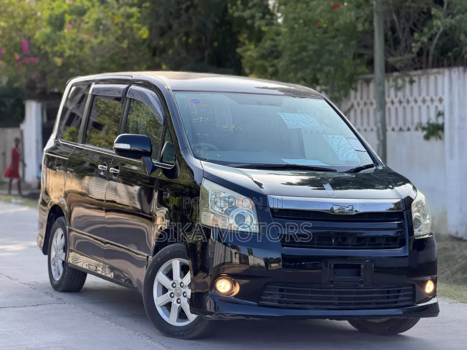 Toyota Noah 2.0 143hp AWD (7 Seater) 2008 Black