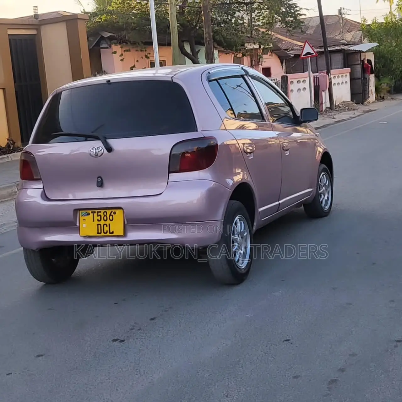 Toyota Vitz 2003 Pink