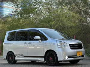 Toyota Noah 2009 Silver