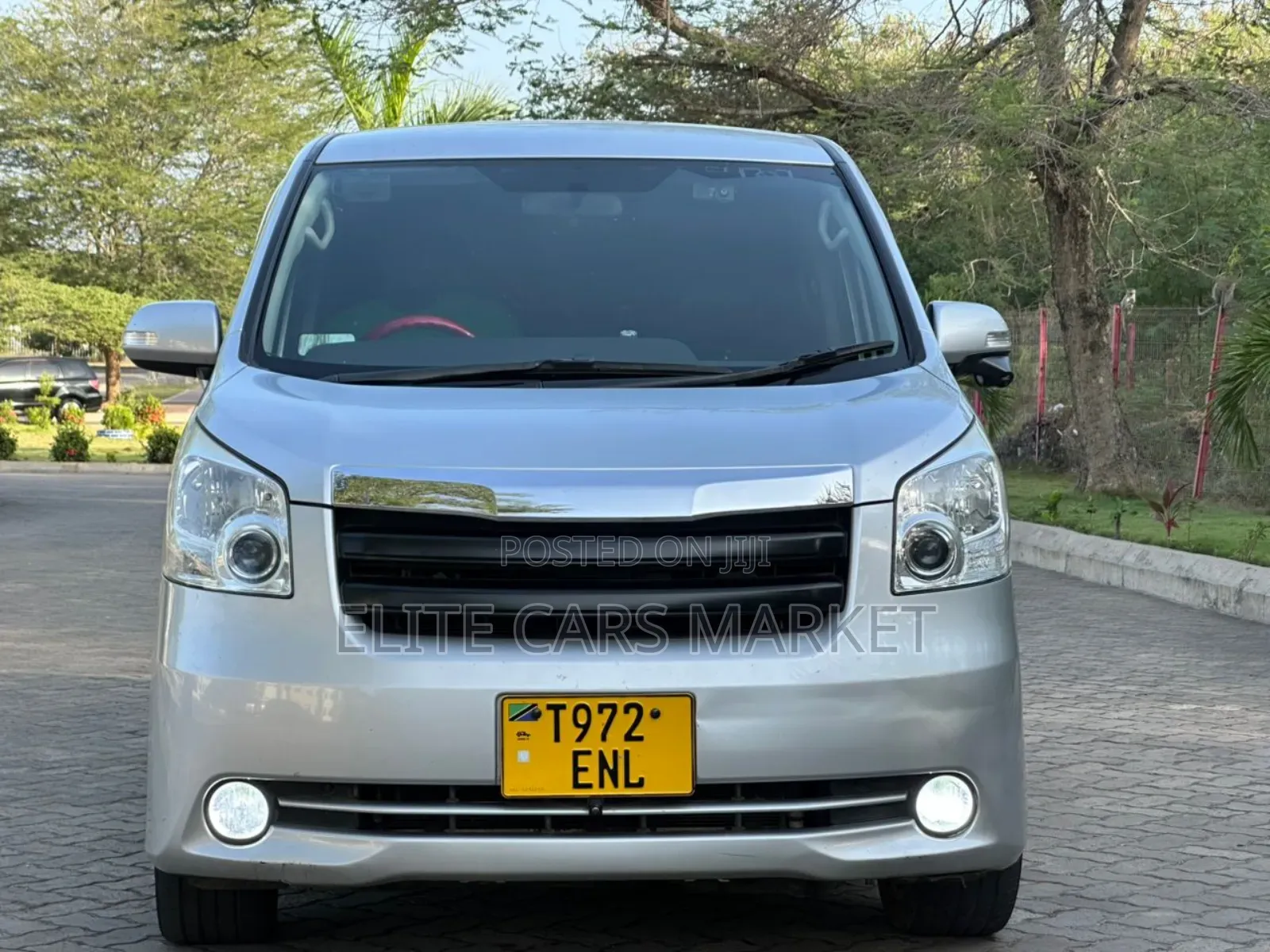 Toyota Noah 2009 Silver