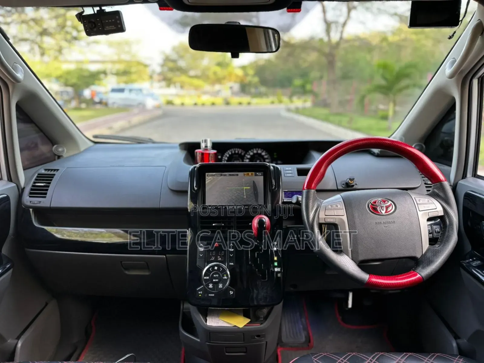 Toyota Noah 2009 Silver
