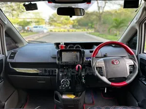 Toyota Noah 2009 Silver