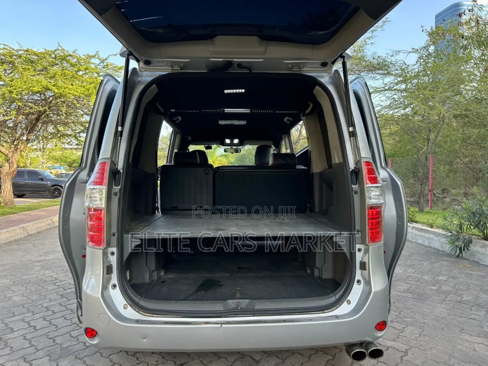 Toyota Noah 2009 Silver