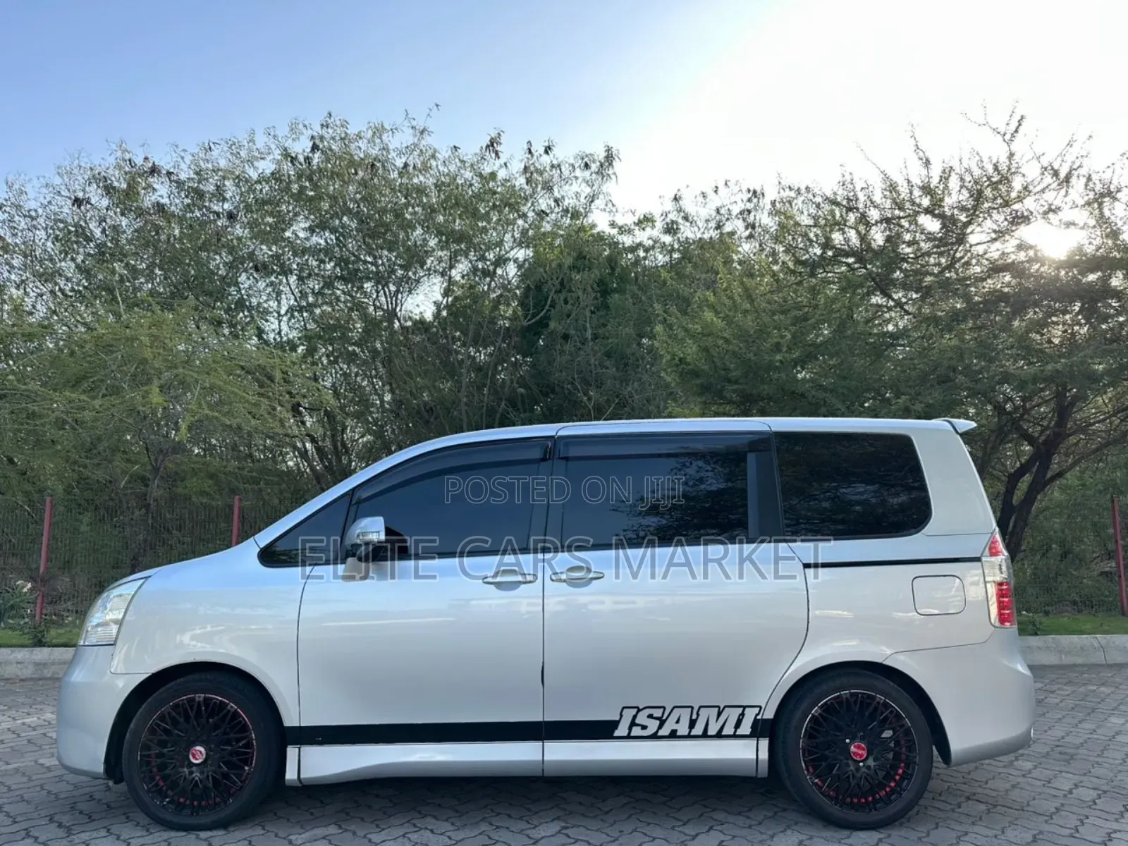 Toyota Noah 2009 Silver