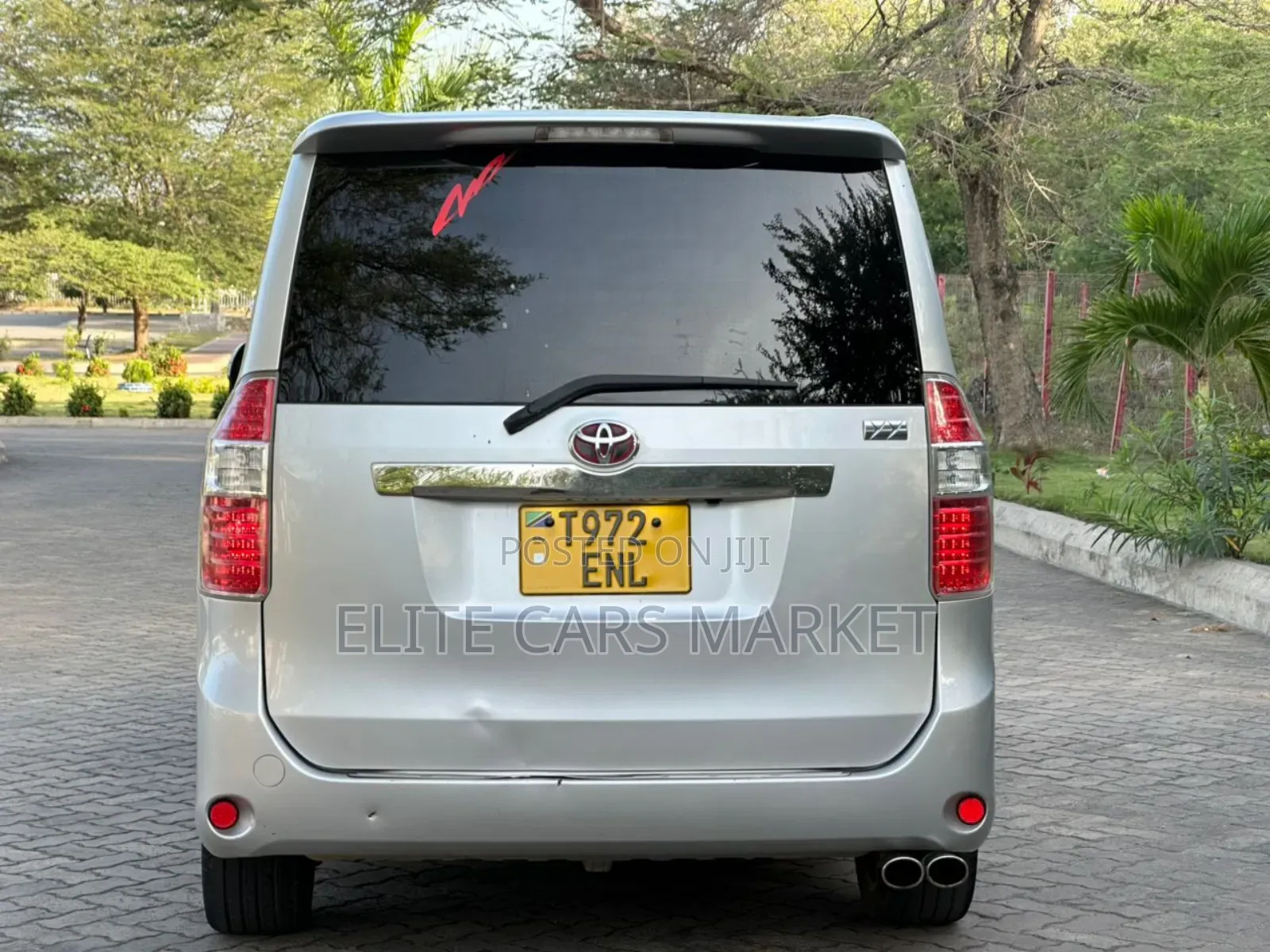 Toyota Noah 2009 Silver