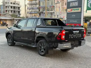 Toyota Hilux 2021 Black