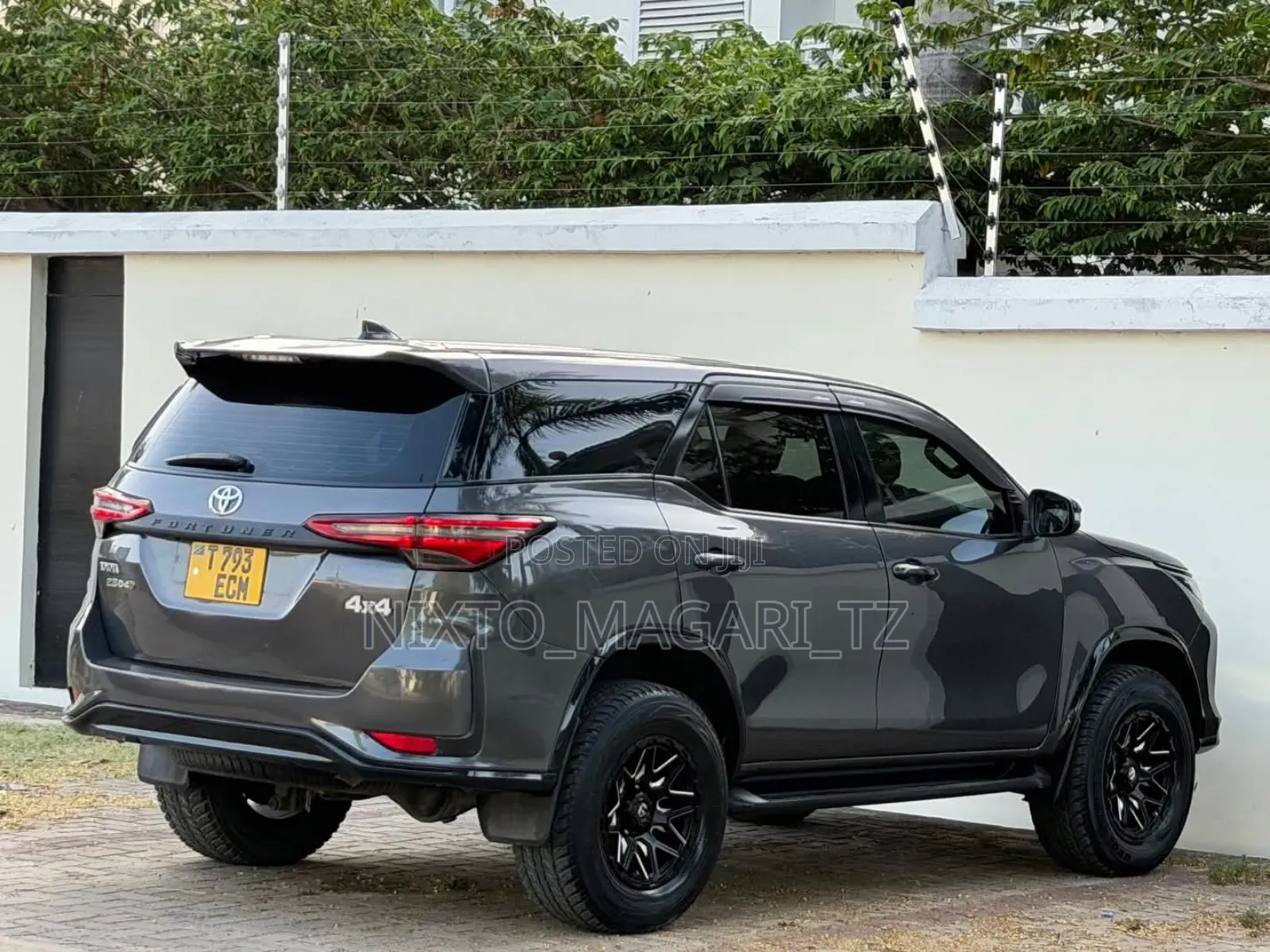 Toyota Fortuner 2023 Gray