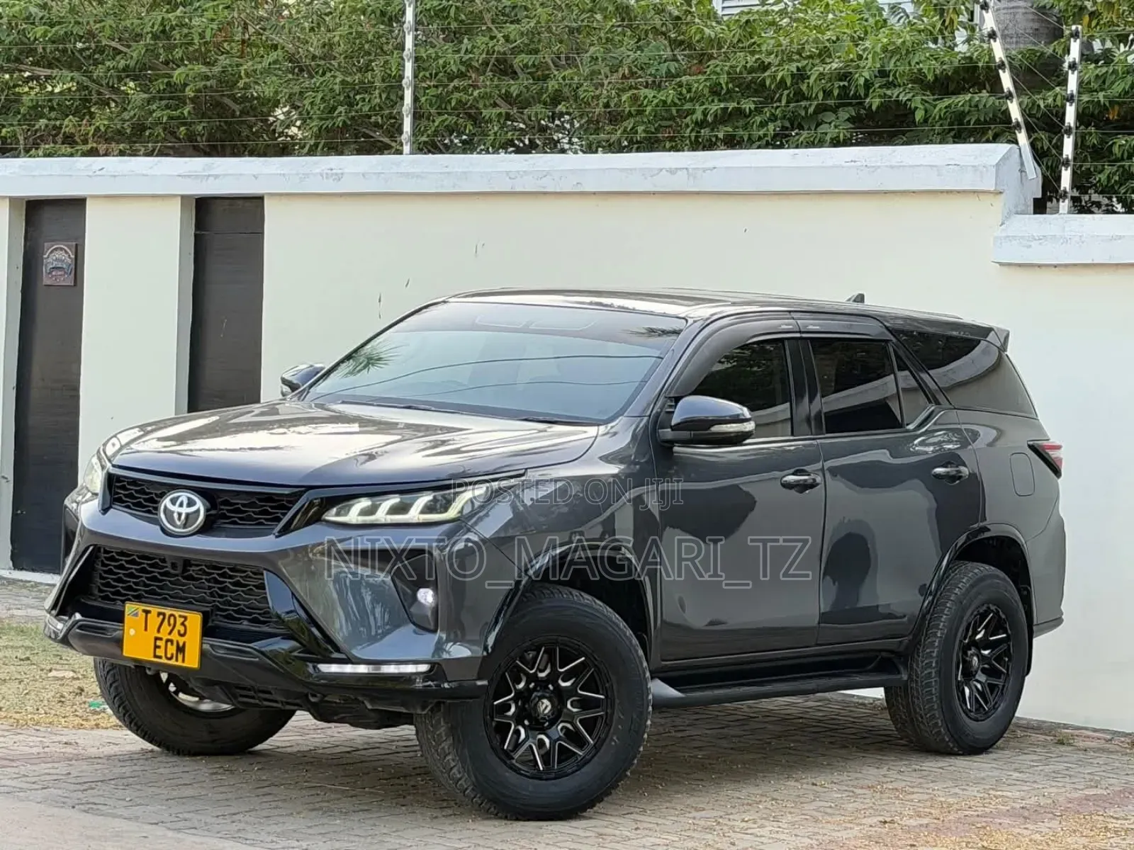 Toyota Fortuner 2023 Gray