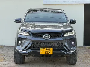 Toyota Fortuner 2023 Gray