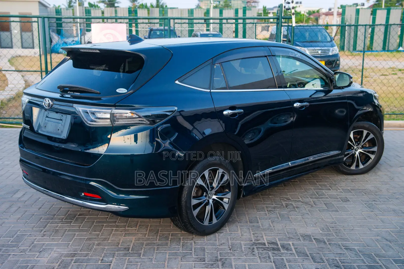 Toyota Harrier 2.0 2016 Blue