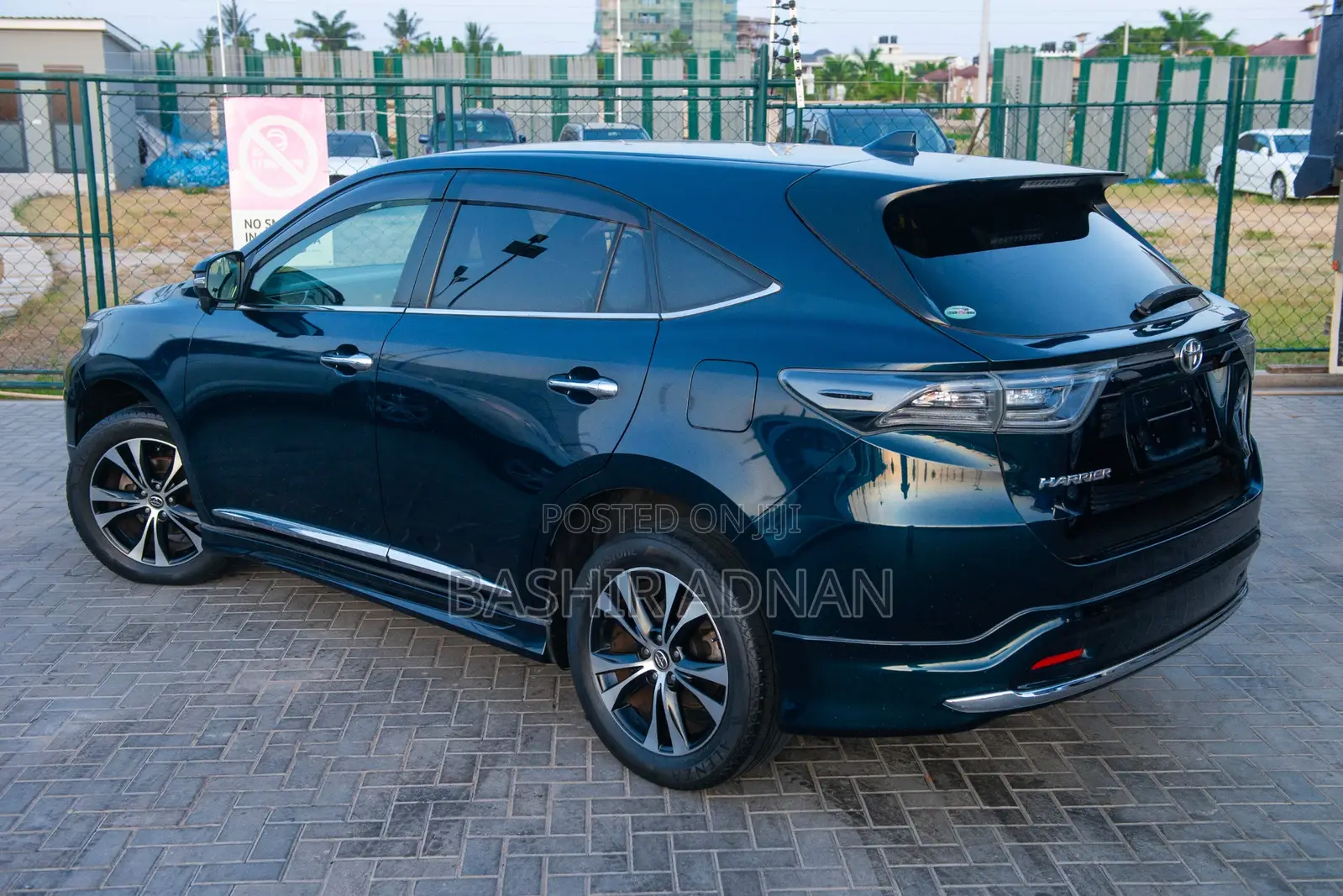 Toyota Harrier 2.0 2016 Blue