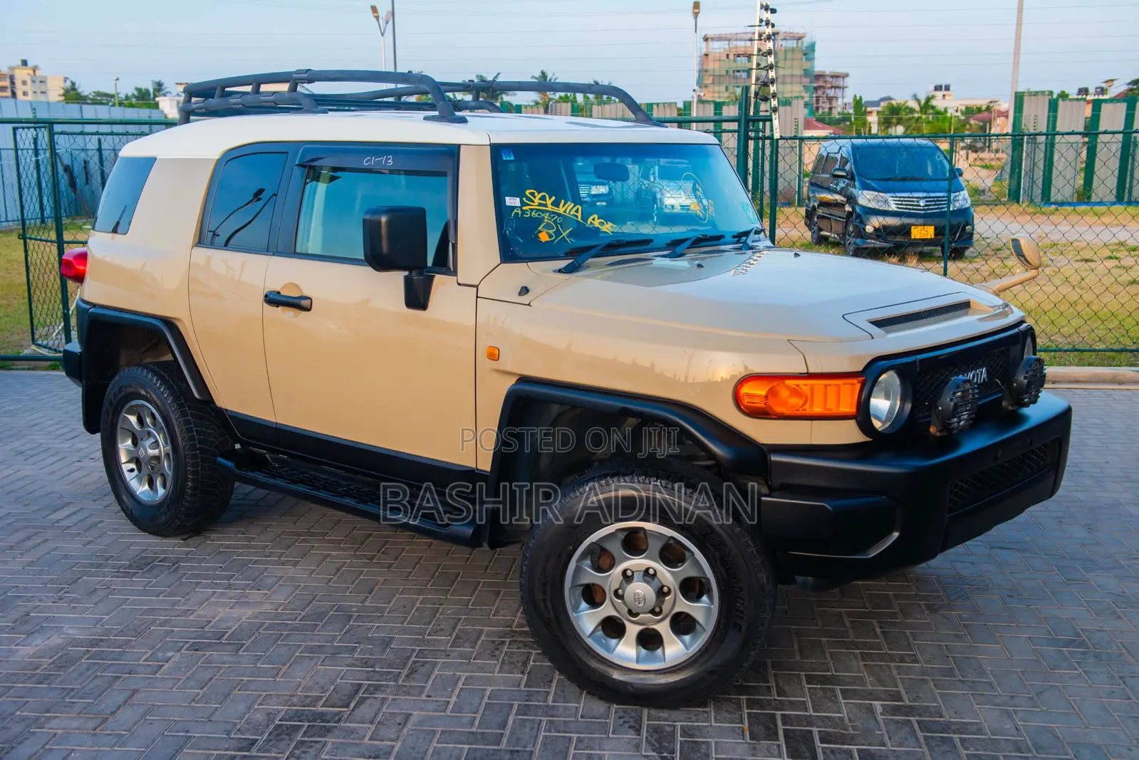 Toyota FJ Cruiser 2013 Gold