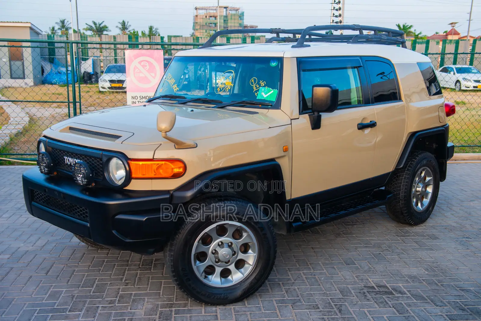 Toyota FJ Cruiser 2013 Gold