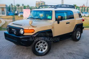Toyota FJ Cruiser 2013 Gold