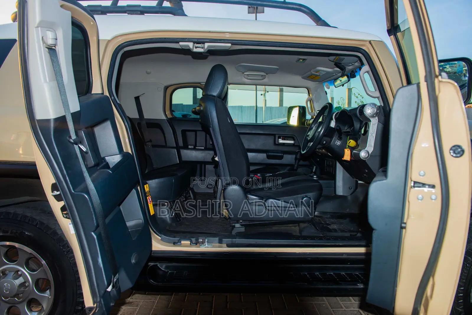 Toyota FJ Cruiser 2013 Gold