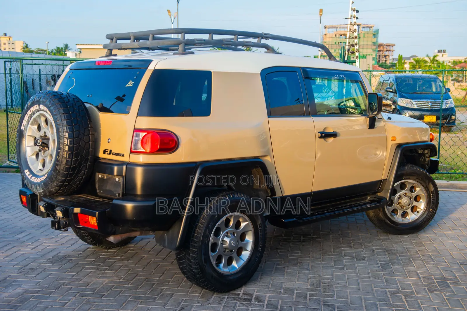 Toyota FJ Cruiser 2013 Gold