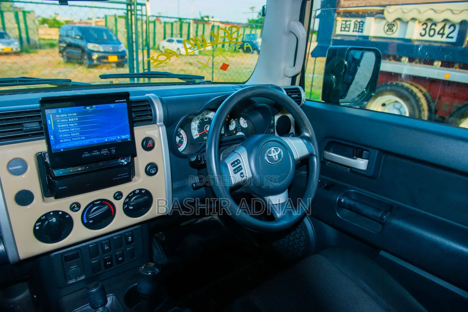 Toyota FJ Cruiser 2013 Gold
