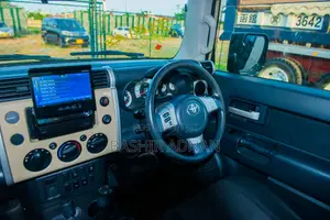 Toyota FJ Cruiser 2013 Gold