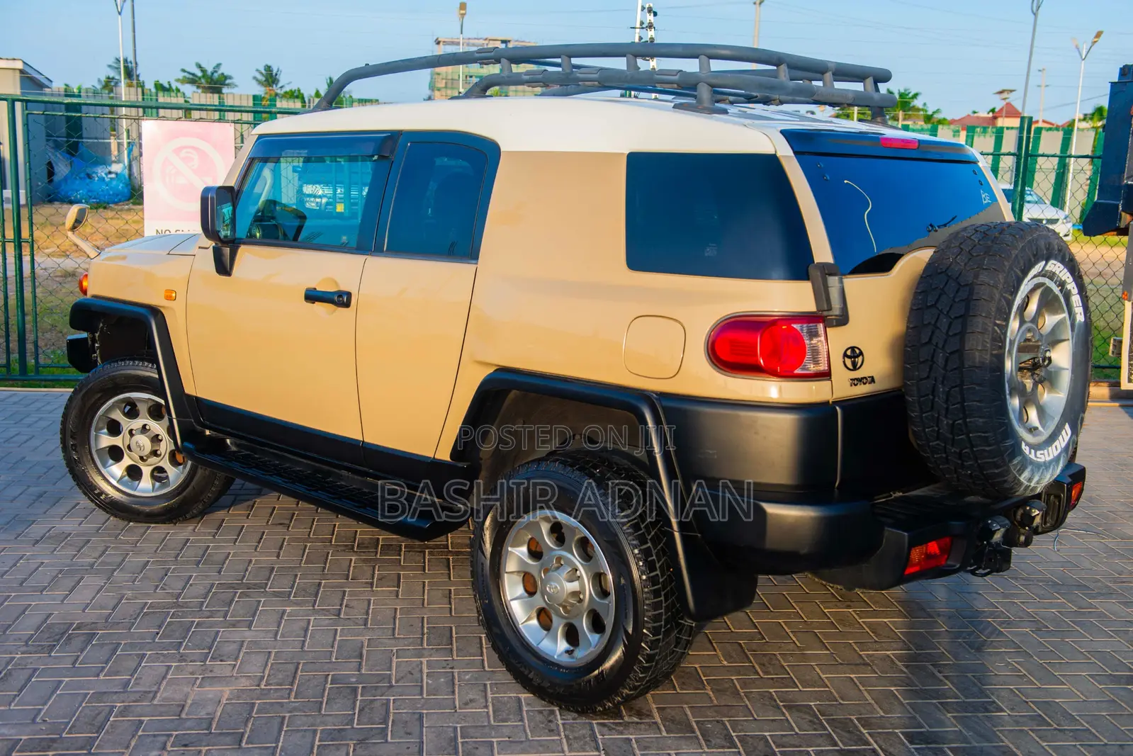 Toyota FJ Cruiser 2013 Gold