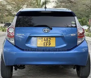 Toyota Aqua 2013 Blue
