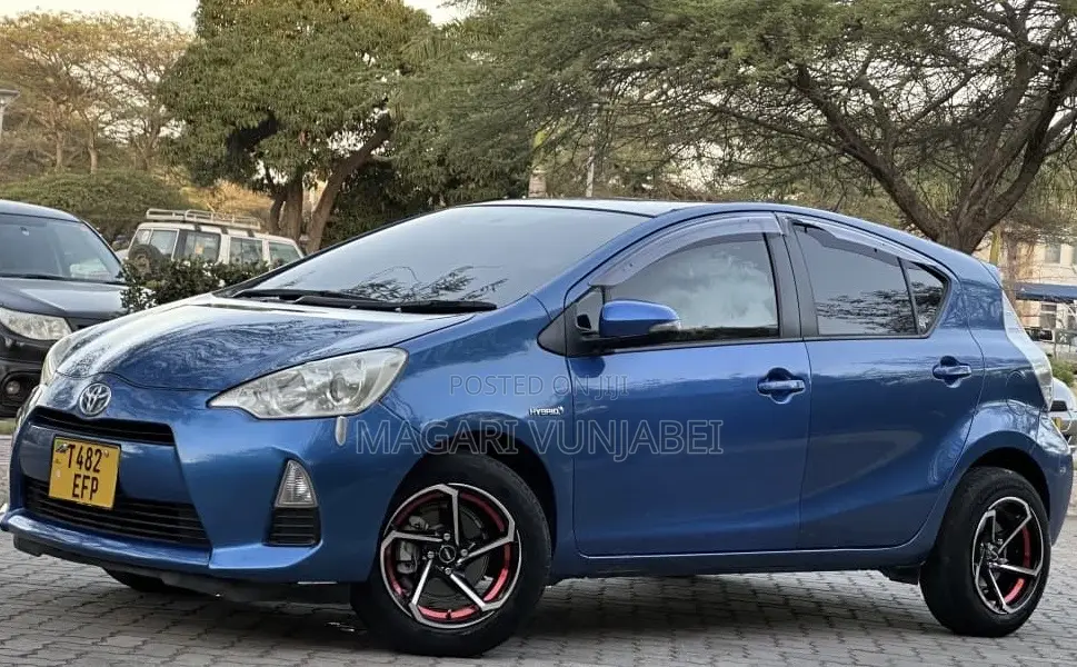 Toyota Aqua 2013 Blue