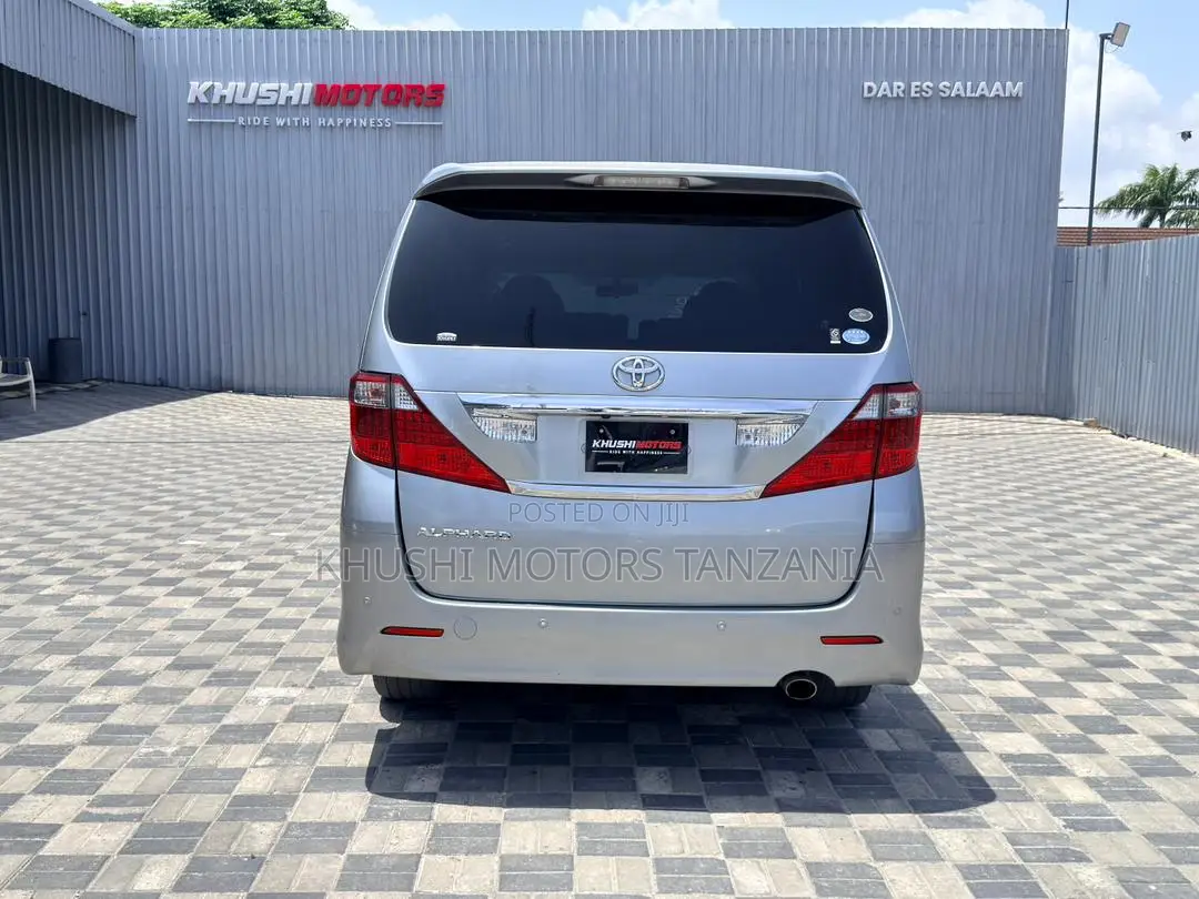 Toyota Alphard 2.4 Petrol AWD 2009 Silver