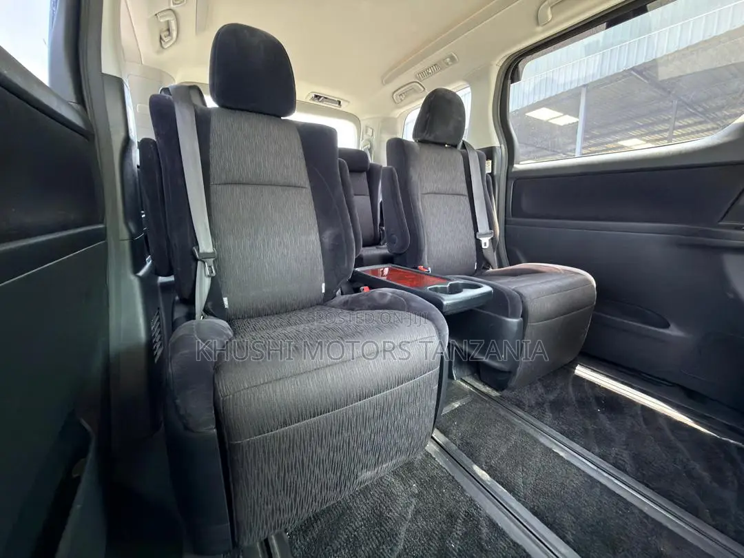 Toyota Alphard 2.4 Petrol AWD 2009 Silver