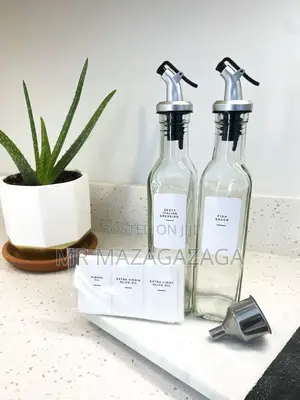 2-Pieces Glass Oil Bottles Set