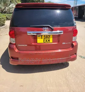 Toyota Corolla Rumion Hatchback 1.5 FWD 2011 Red