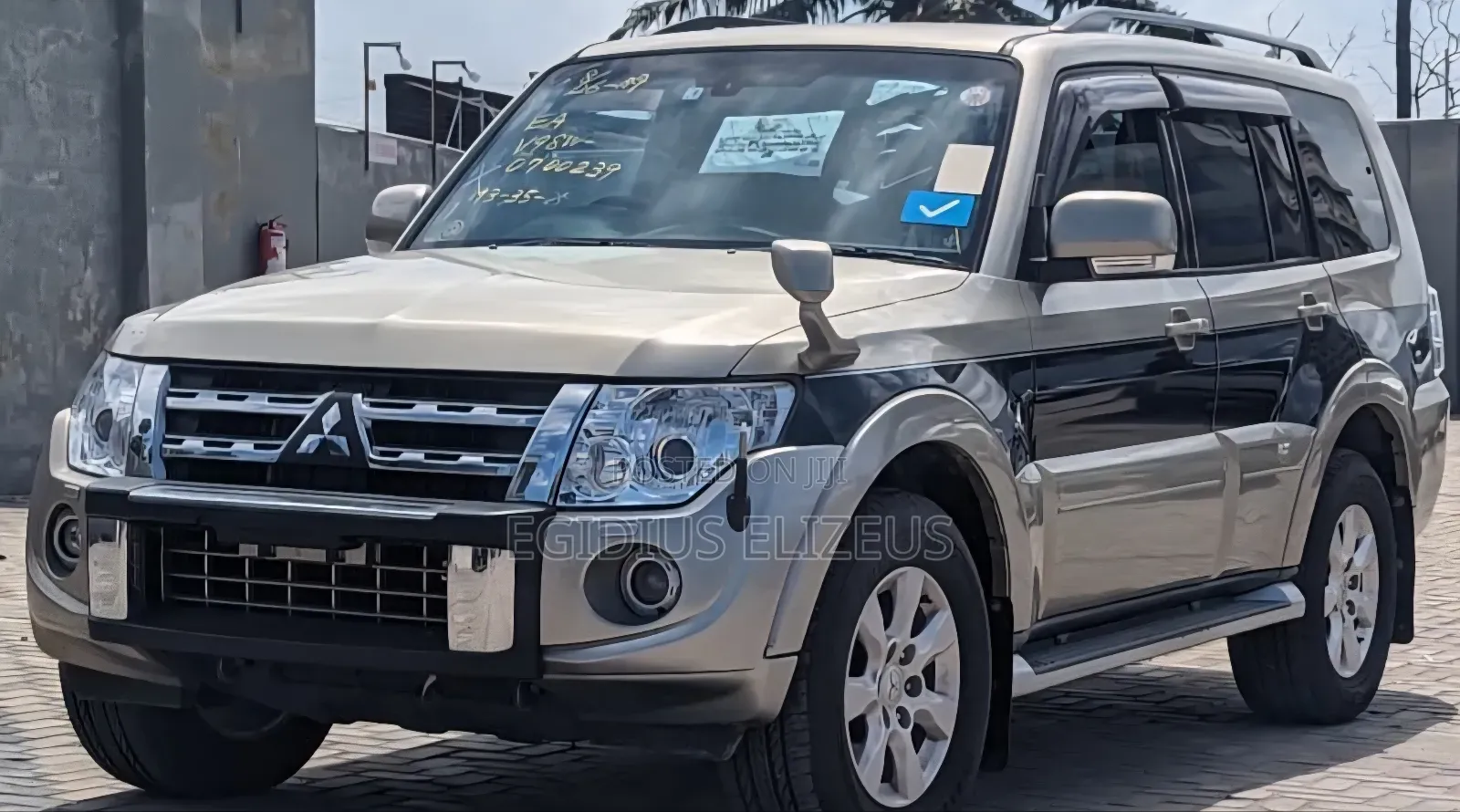 Mitsubishi Pajero 2013 Silver
