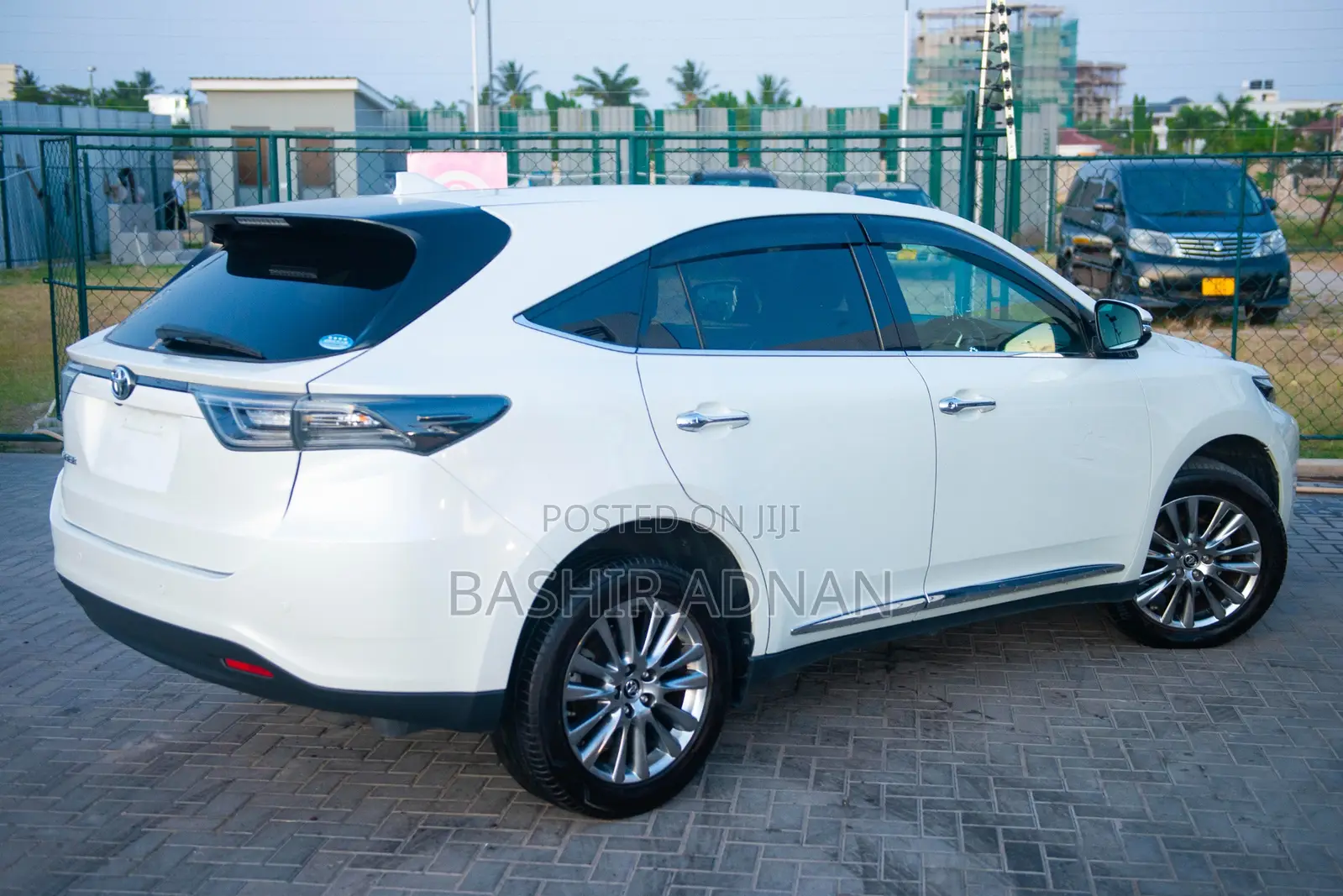 Toyota Harrier 2.0 2015 Pearl