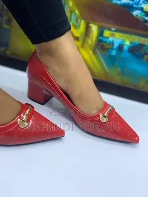 Viatu Vya Kike Bei Ya Kutupa (Wholesale Prices)